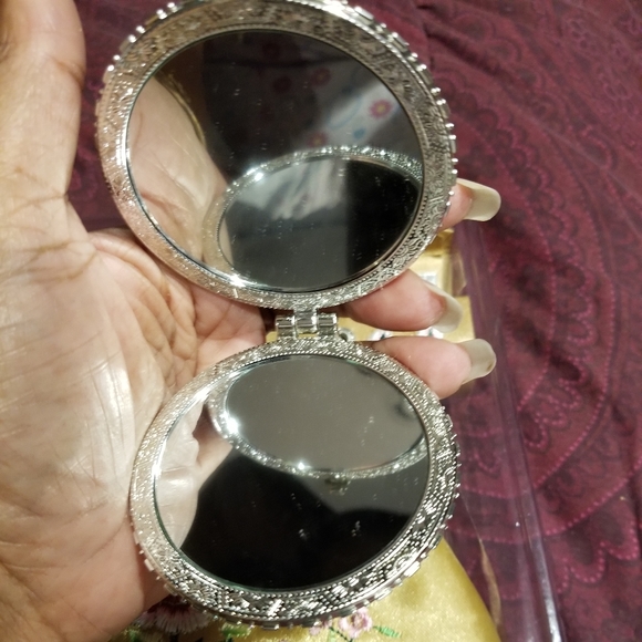 PURSE with compact mirror, lipstick holder… - Picture 8 of 11